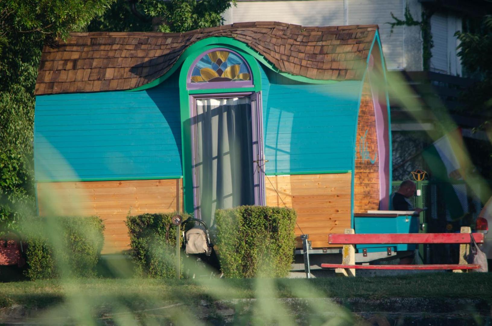 Central Tiny Houses Бухарест Экстерьер фото