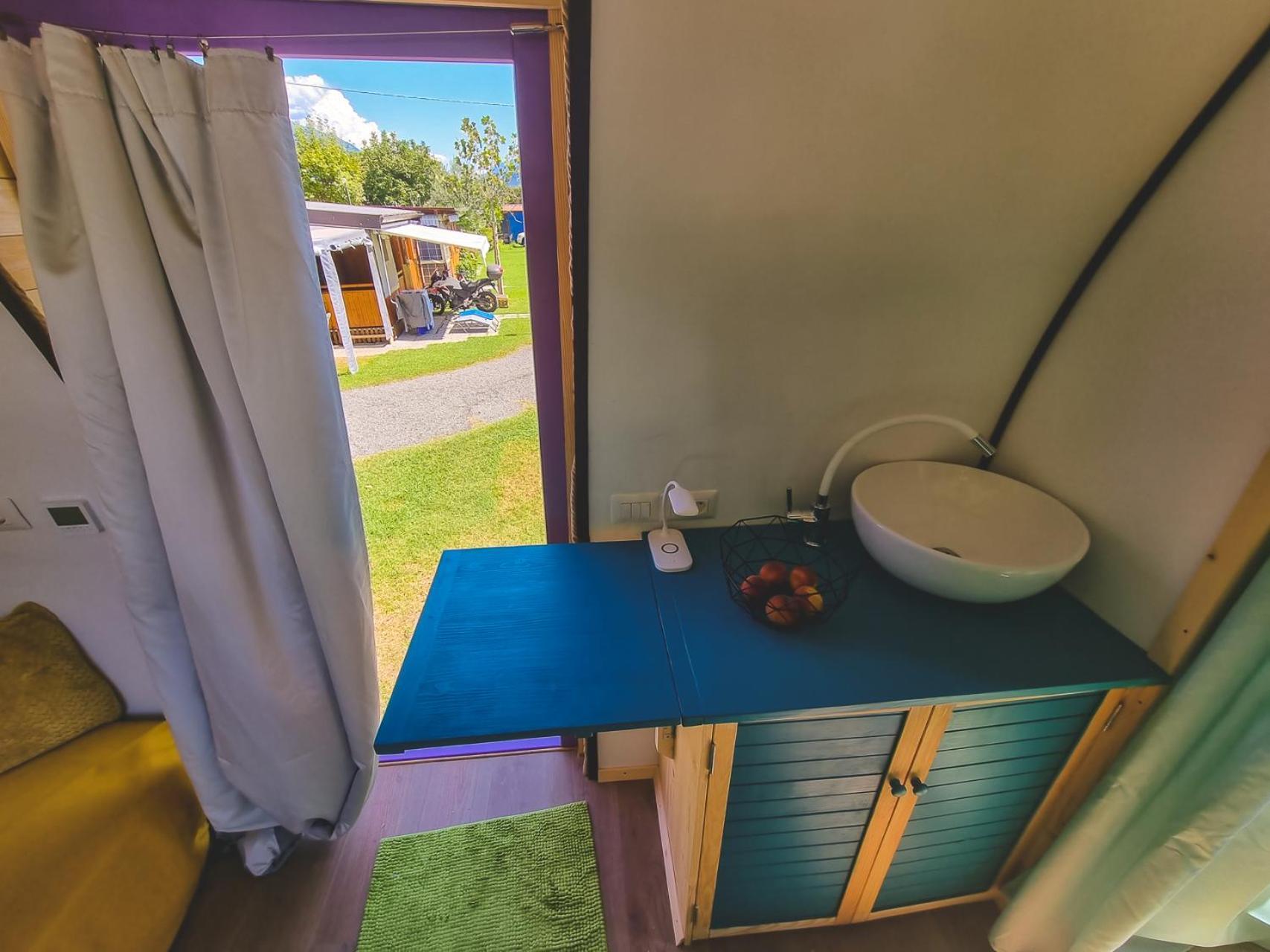 Central Tiny Houses Бухарест Экстерьер фото