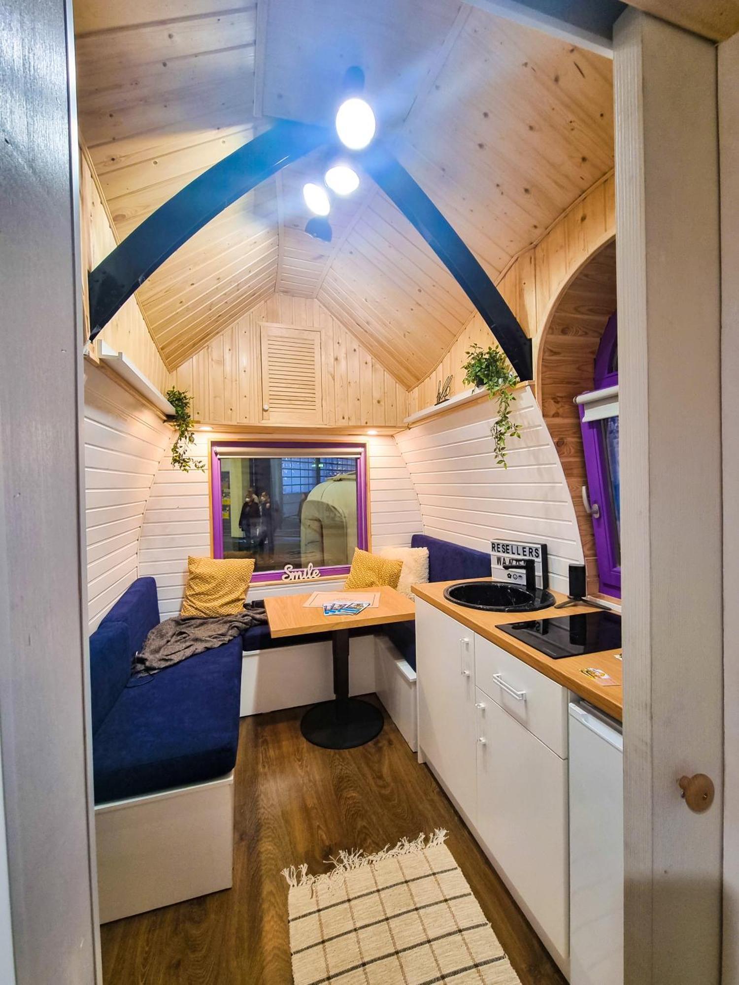 Central Tiny Houses Бухарест Экстерьер фото